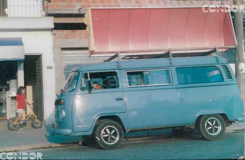 vw kombi com toldo em cima